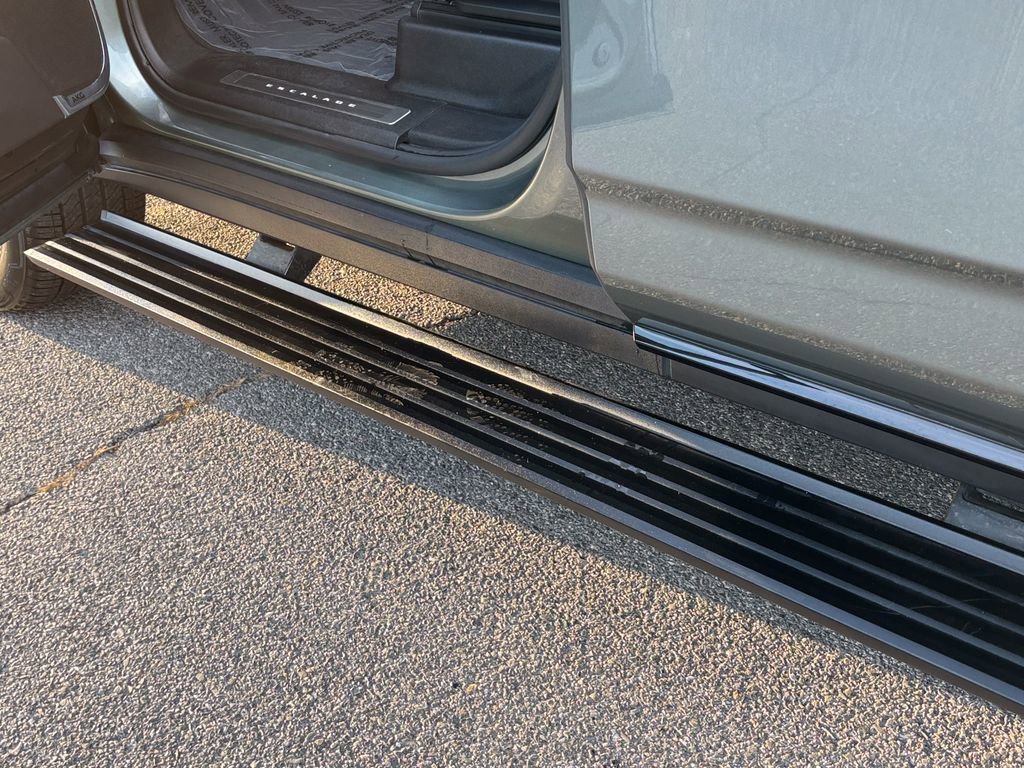 Used 2023 Cadillac Escalade Sport Platinum w/ LPO, ONYX Package image 12