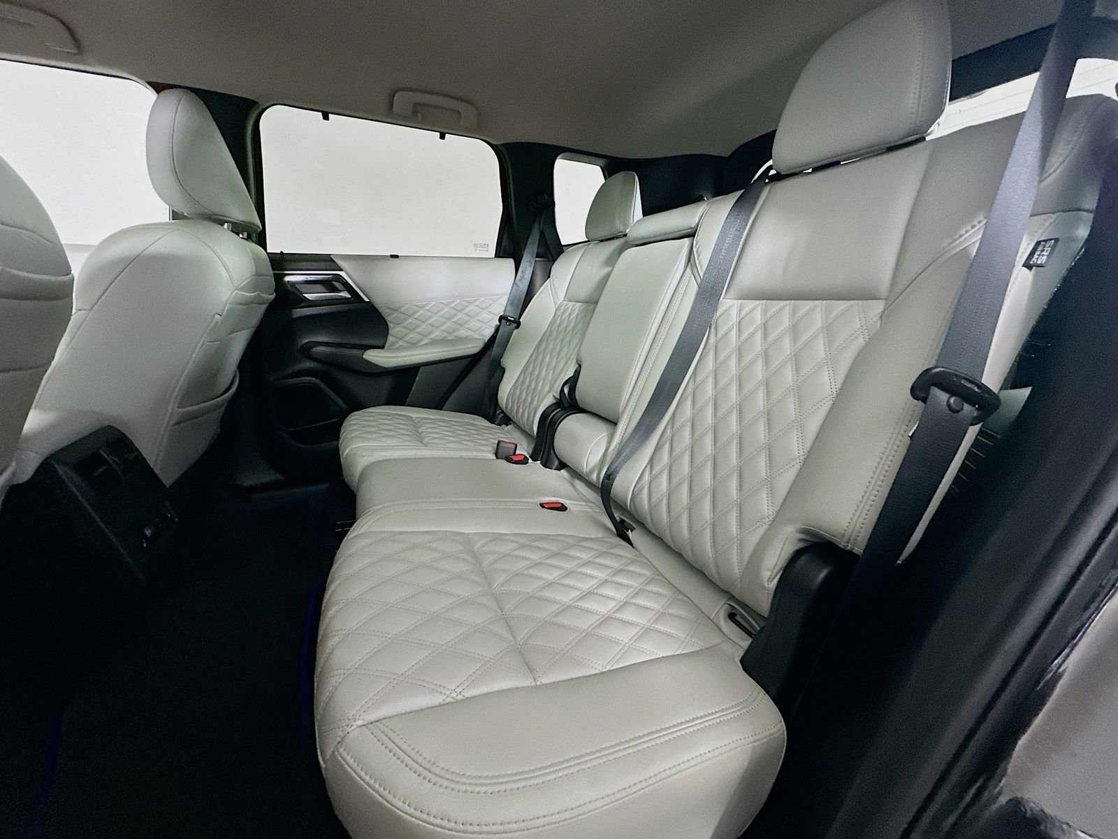 Used 2024 Mitsubishi Outlander SEL Black Edition image 25