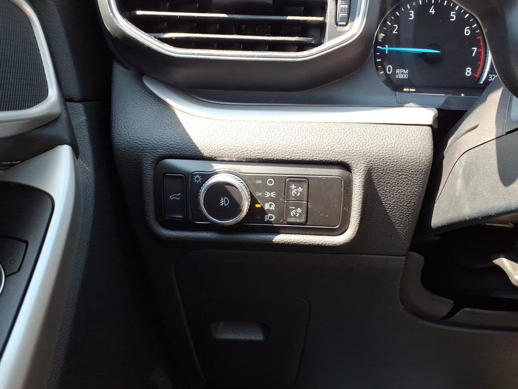 Used 2023 Ford Explorer XLT w/ Equipment Group 202A AWD/4WD image 17