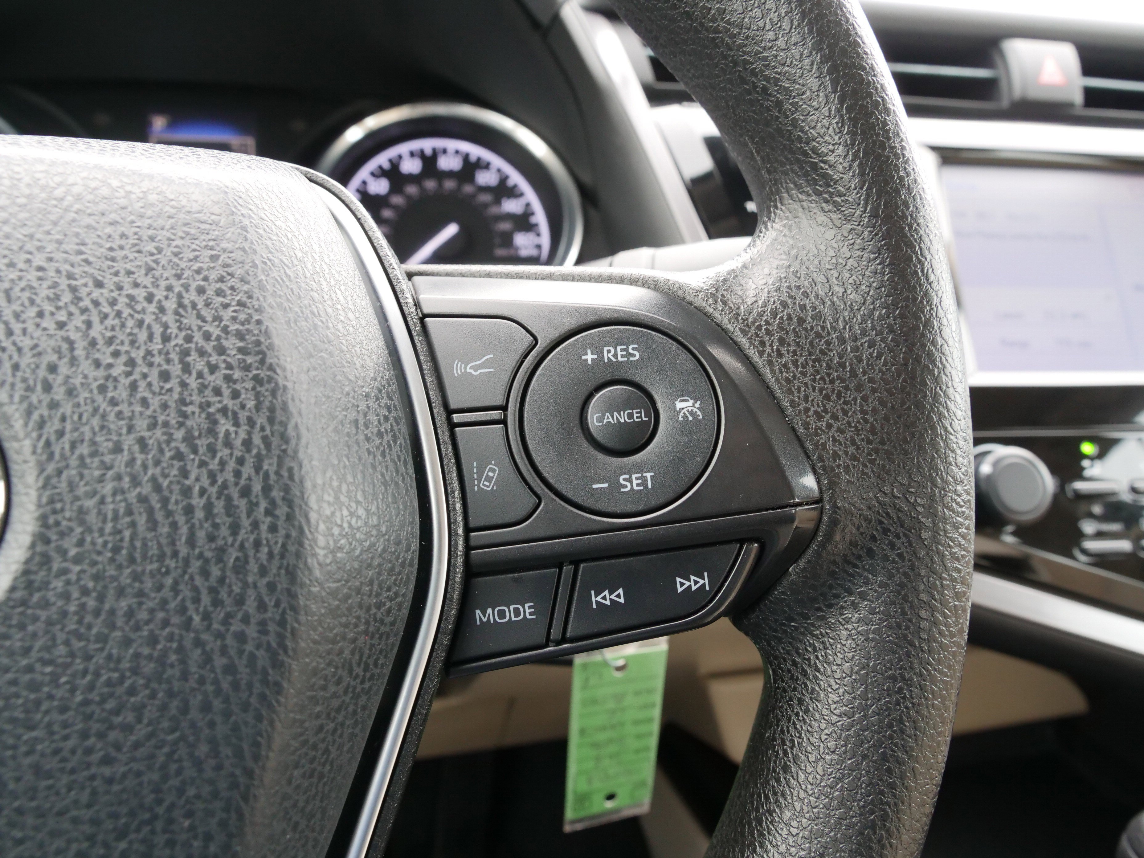 Used 2018 Toyota Camry LE image 23