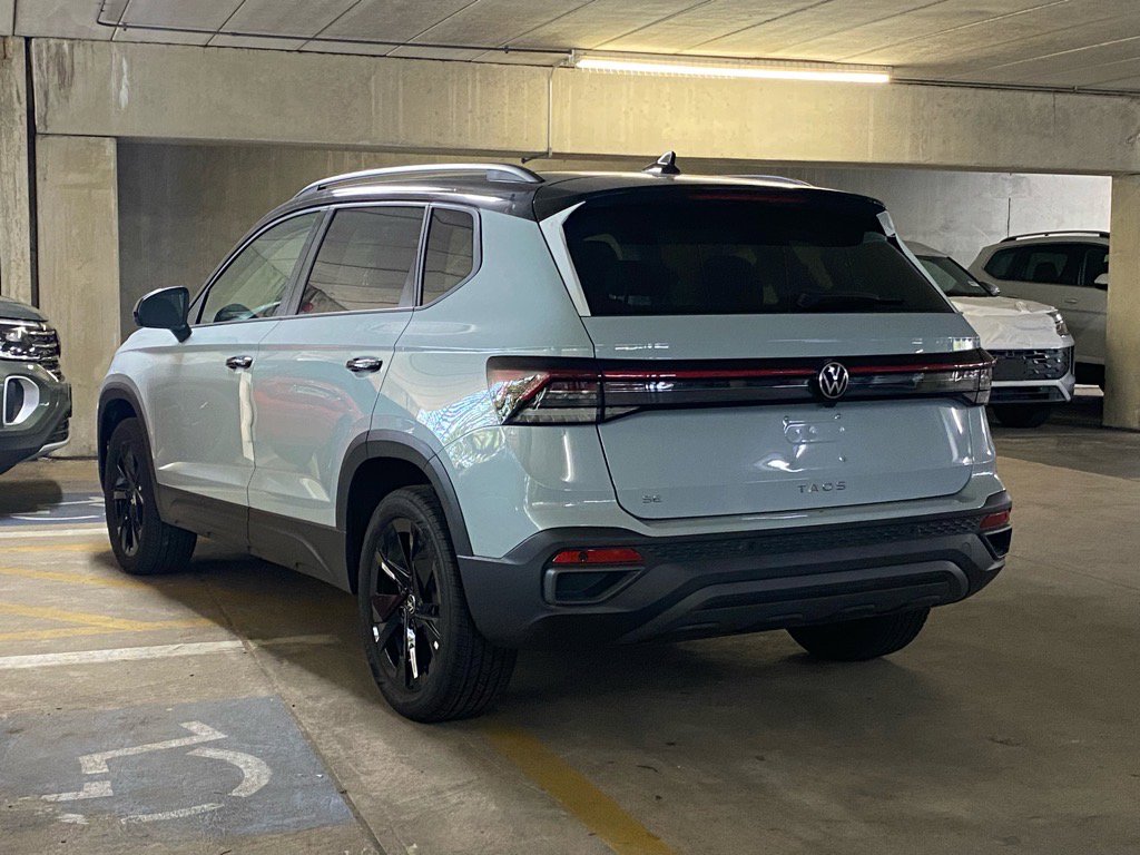 New 2025 Volkswagen Taos SE image 3