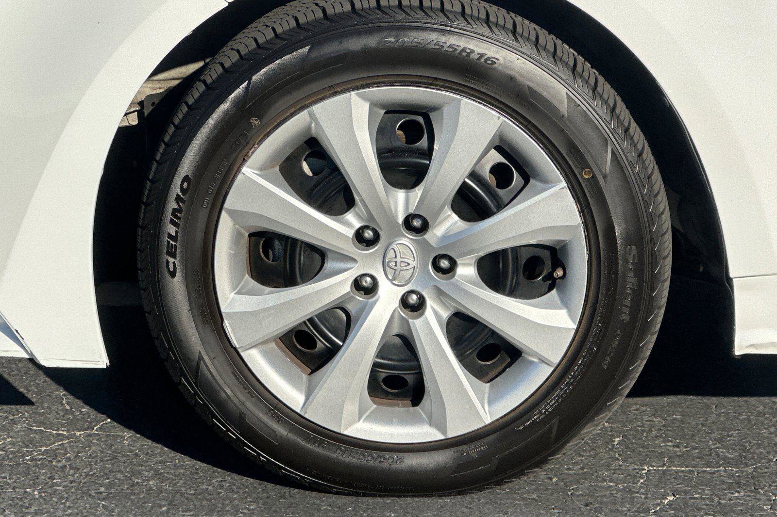 Used 2024 Toyota Corolla LE image 23