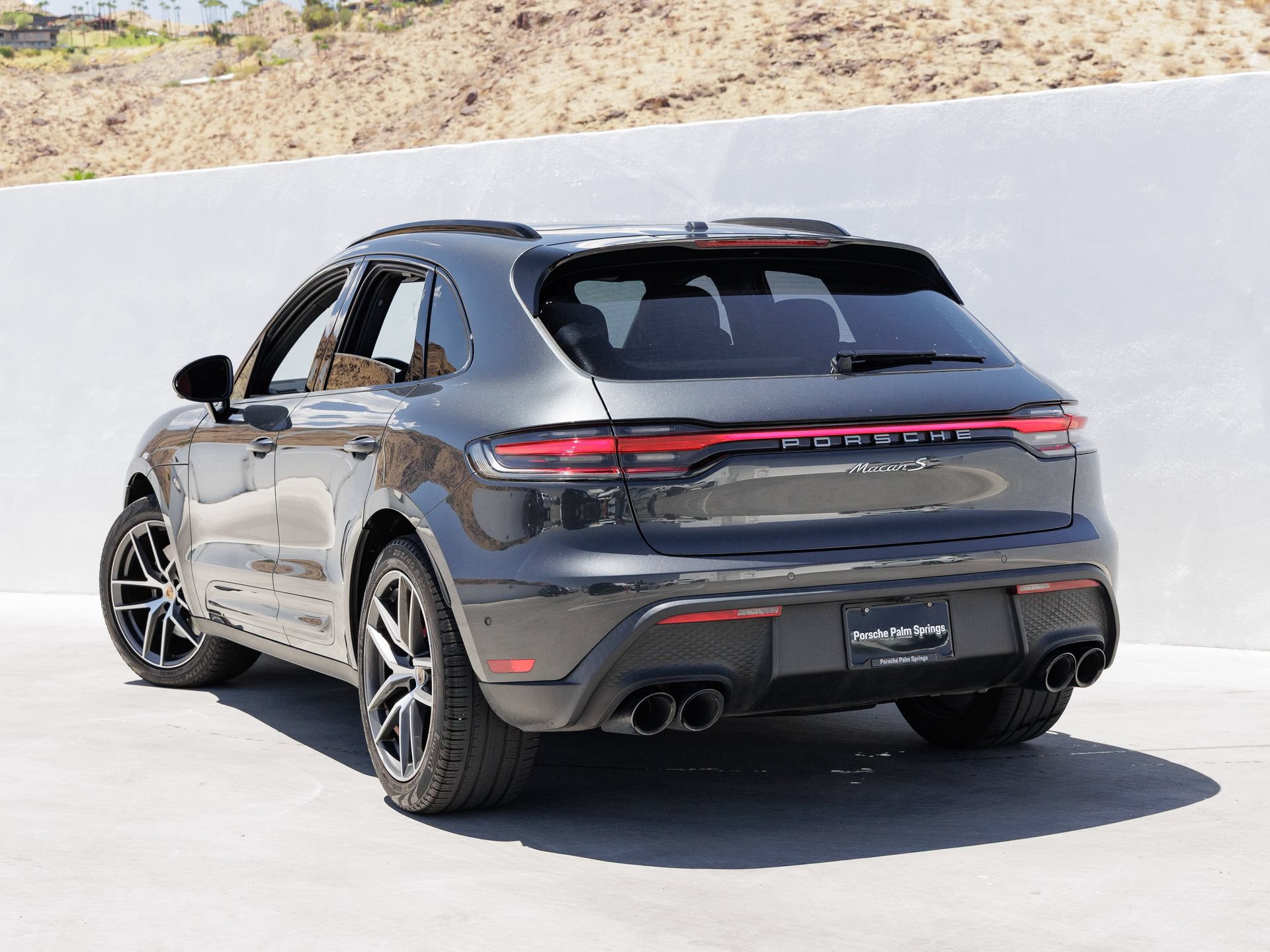 Certified 2023 Porsche Macan S AWD/4WD image 3