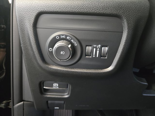 New 2025 Jeep Grand Cherokee Limited w/ Trailer Tow Package image 29