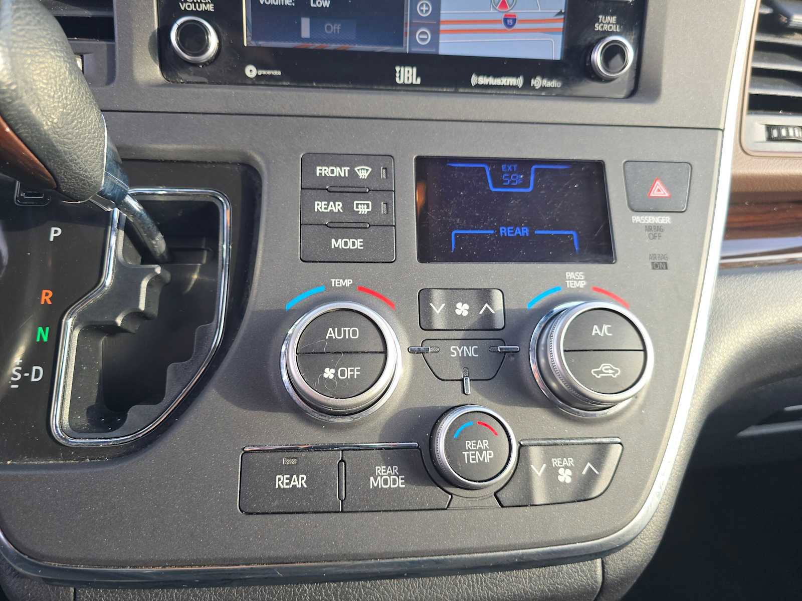 Used 2019 Toyota Sienna Limited image 29