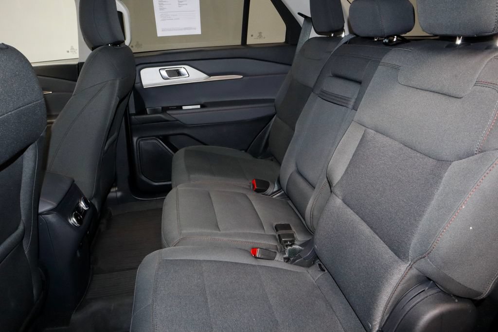 Used 2025 Ford Explorer Active AWD/4WD image 23