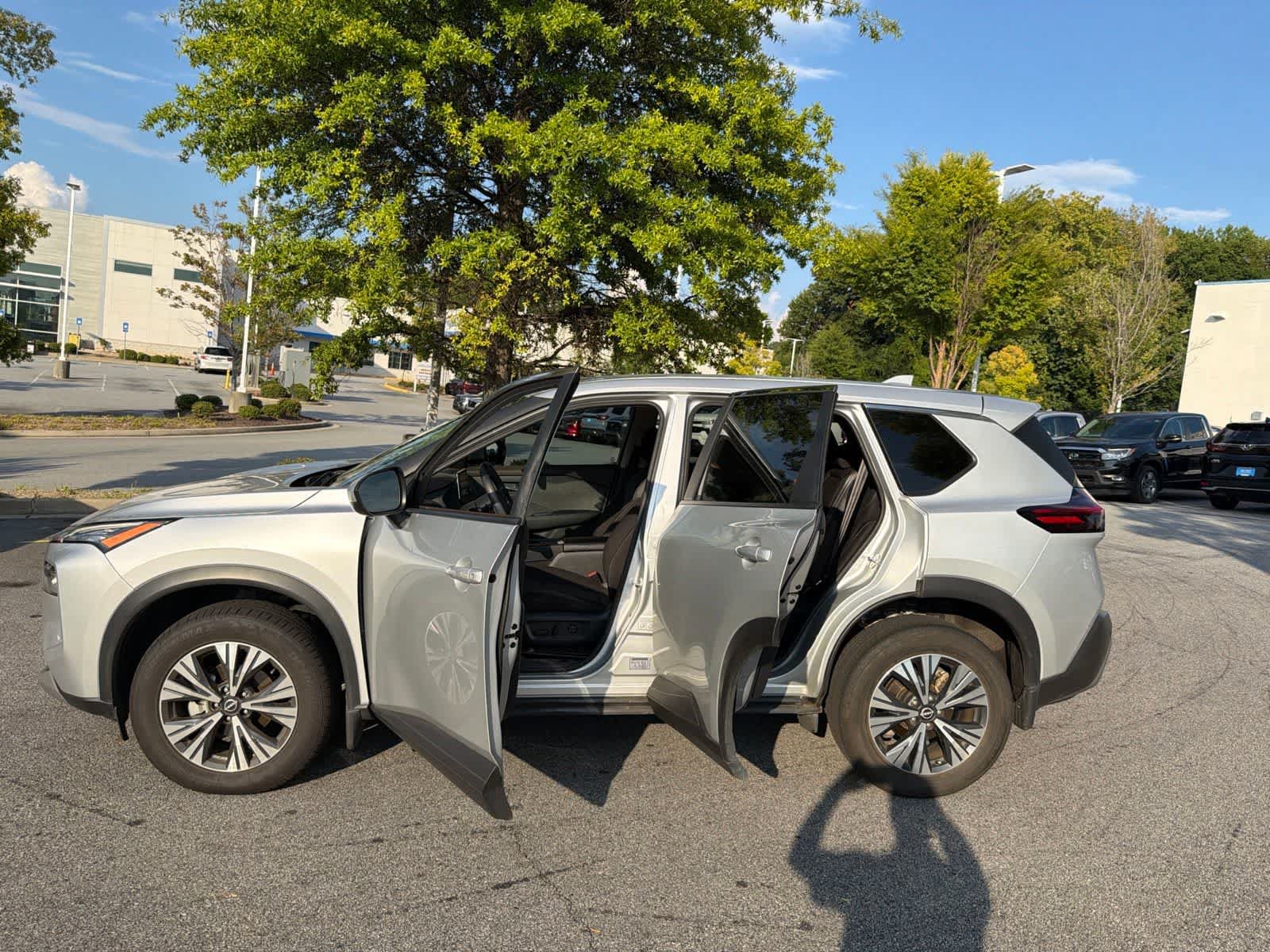 Used 2023 Nissan Rogue SV FWD image 19