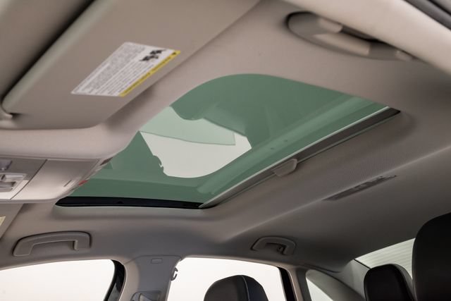 Used 2025 Volkswagen Jetta SE w/ Sunroof Package FWD image 8