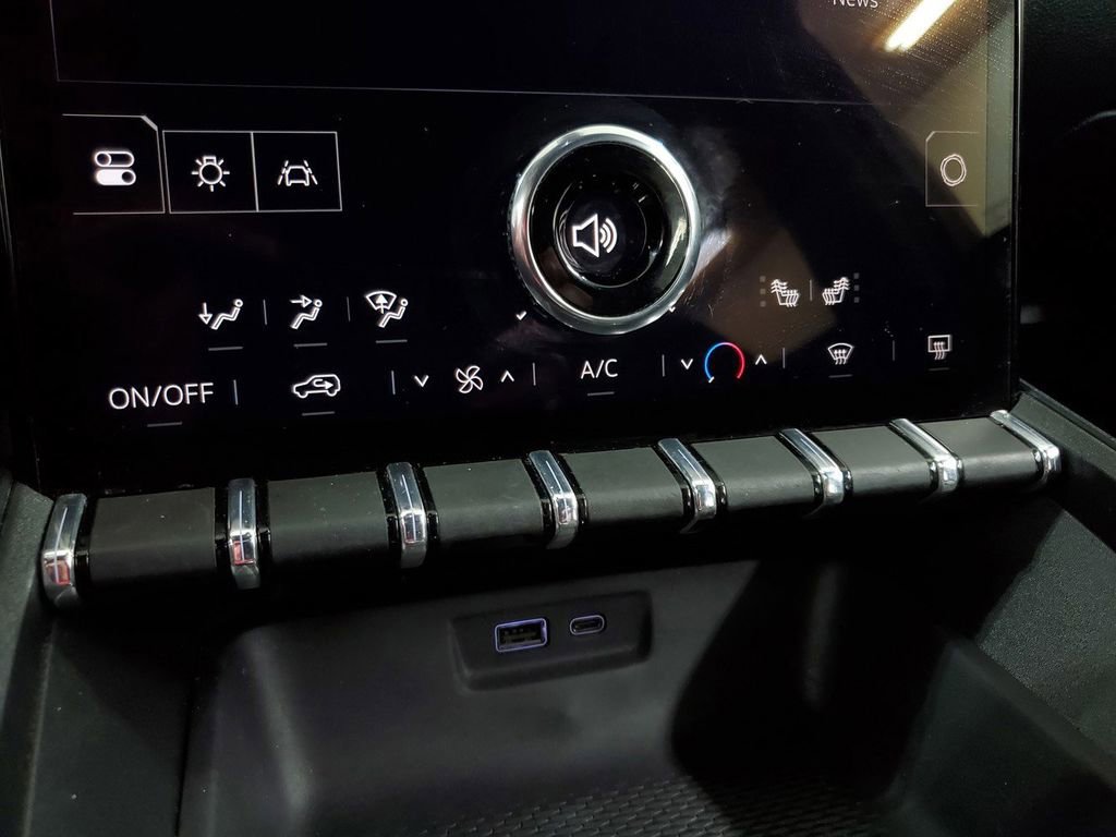 Used 2025 GMC Terrain Elevation image 18