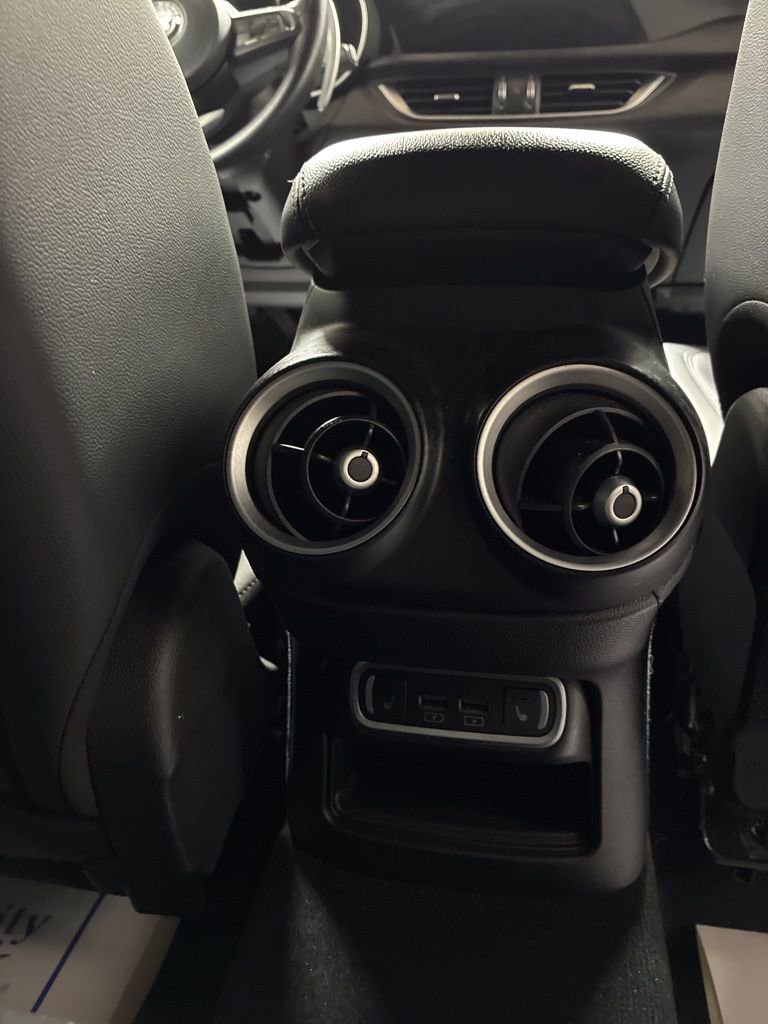 Used 2022 Alfa Romeo Stelvio Sprint image 27
