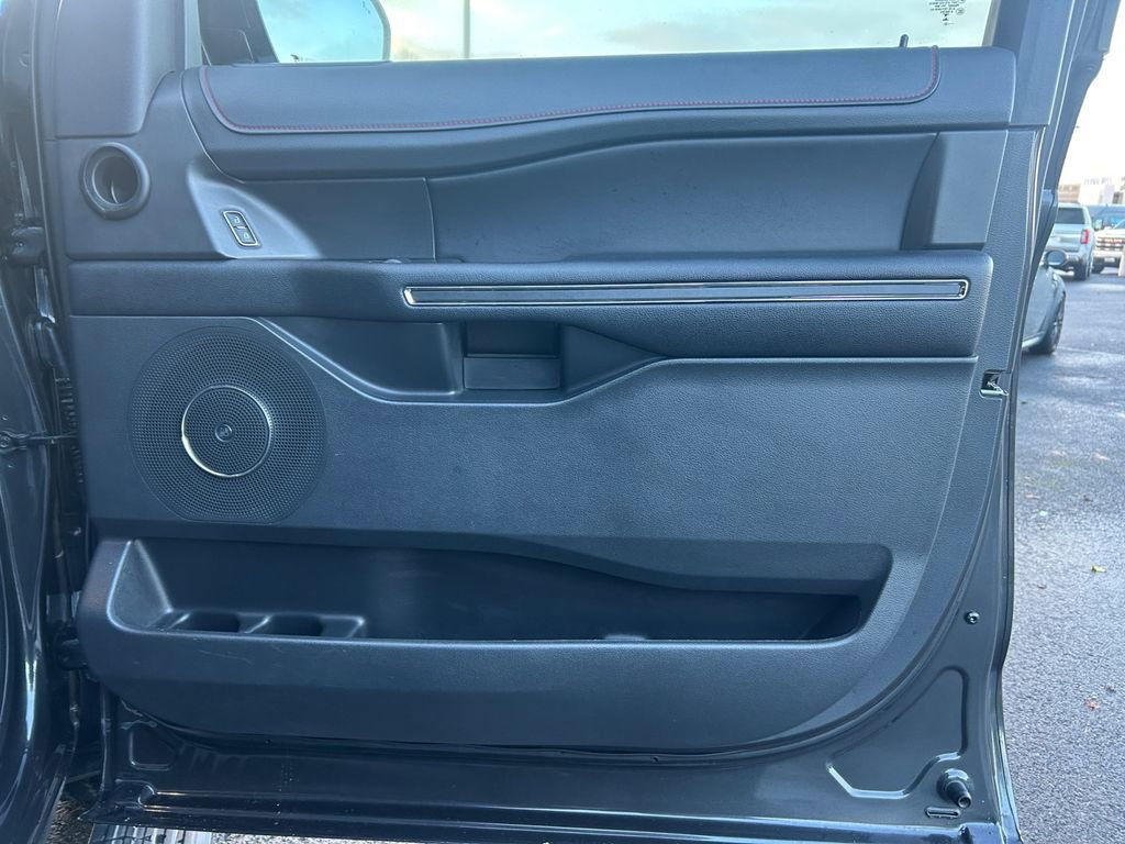 Used 2023 Ford Expedition Limited image 26