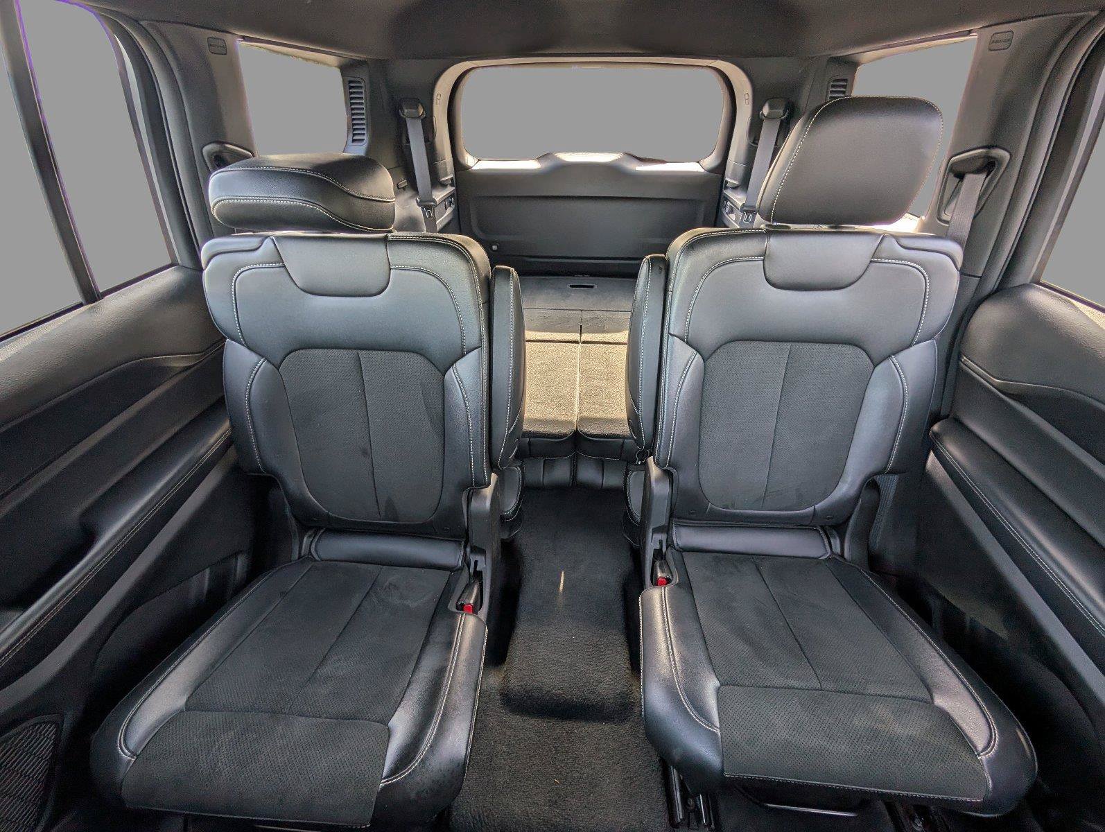 Used 2025 Jeep Grand Cherokee L Altitude RWD image 32