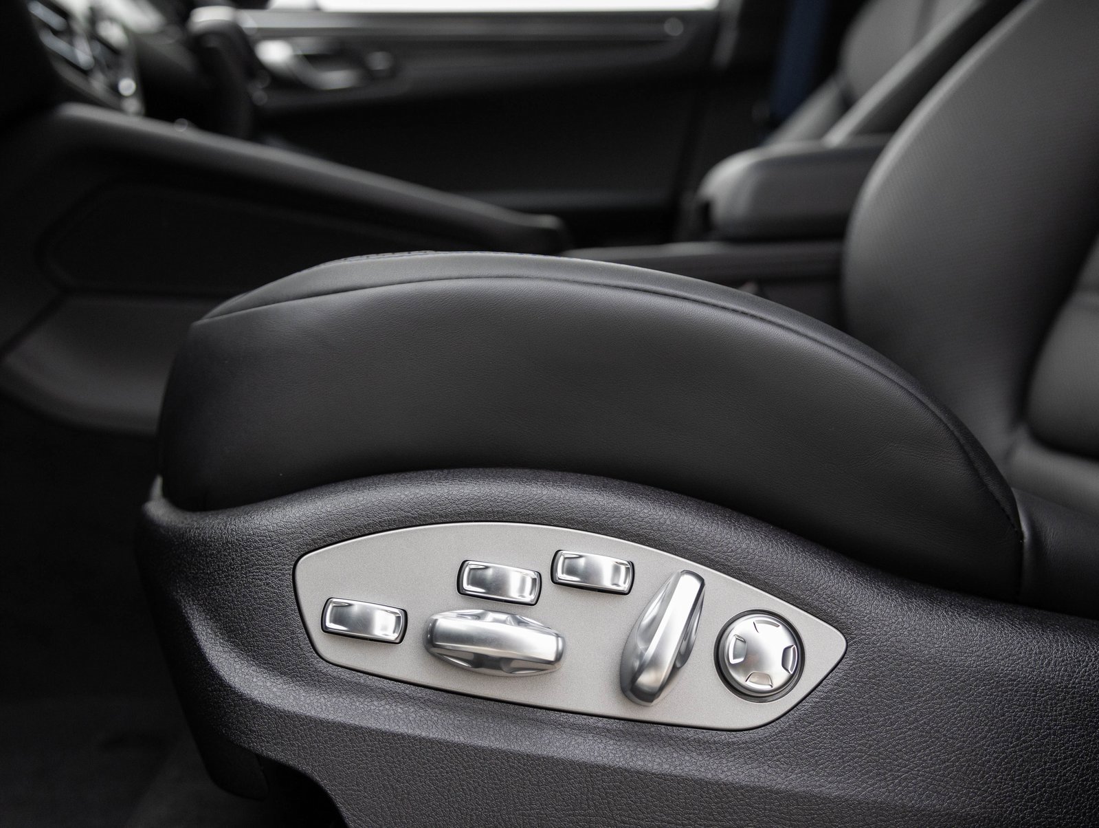 New 2026 Porsche Macan GTS image 22