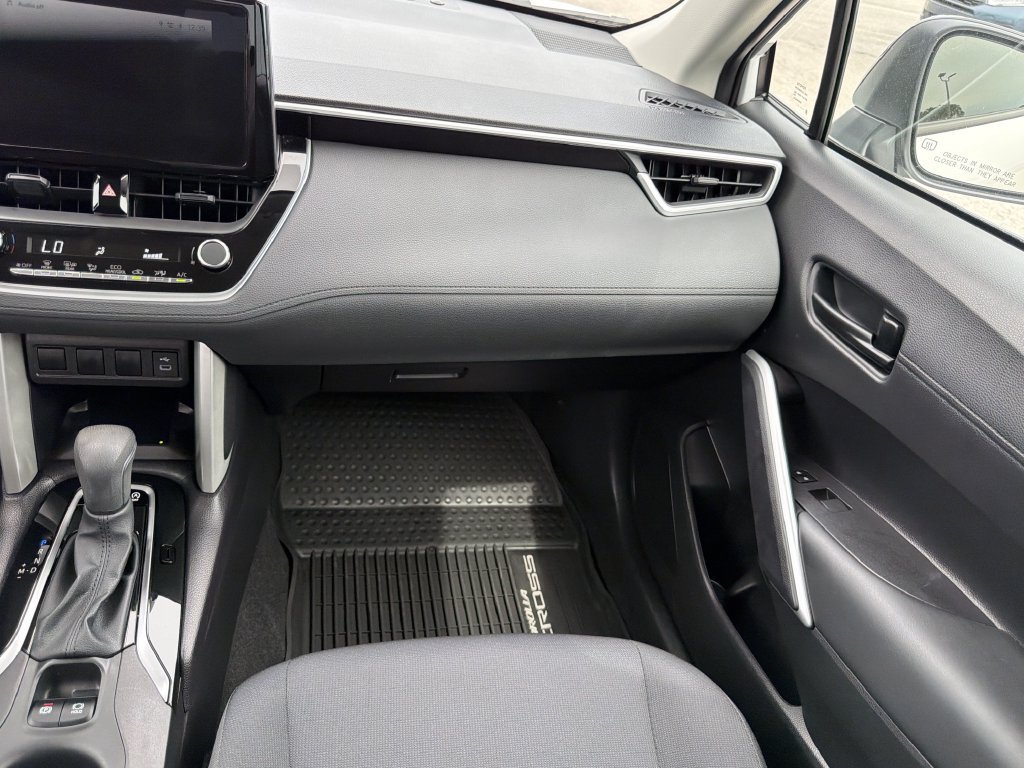 Used 2025 Toyota Corolla Cross LE FWD image 17