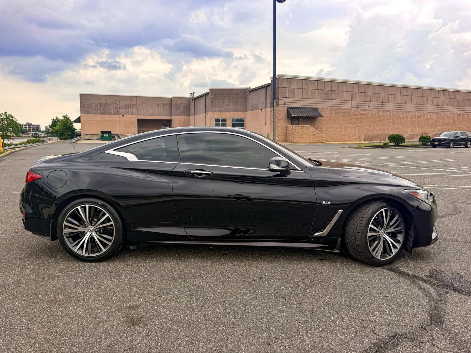 Used 2018 INFINITI Q60 3.0t Luxe AWD/4WD image 7
