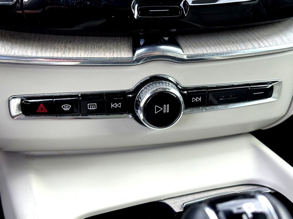 Used 2021 Volvo XC60 T5 Inscription w/ Advanced Package image 22