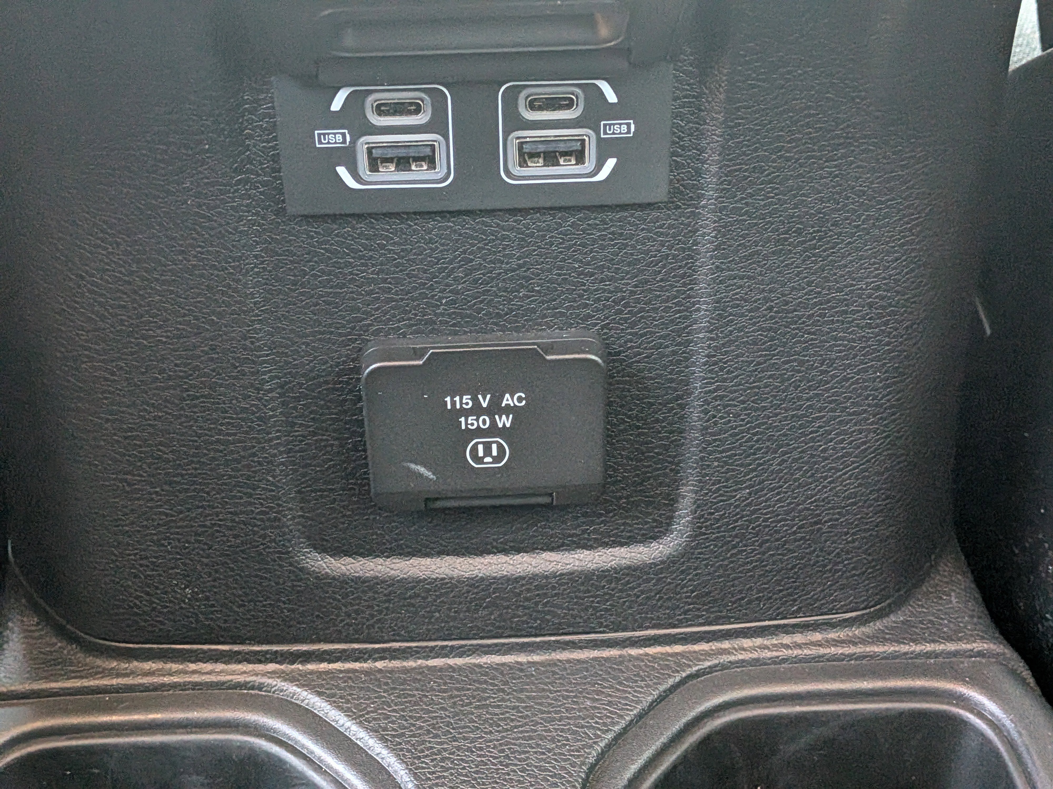 Used 2025 Jeep Wrangler Unlimited Sahara AWD/4WD image 15