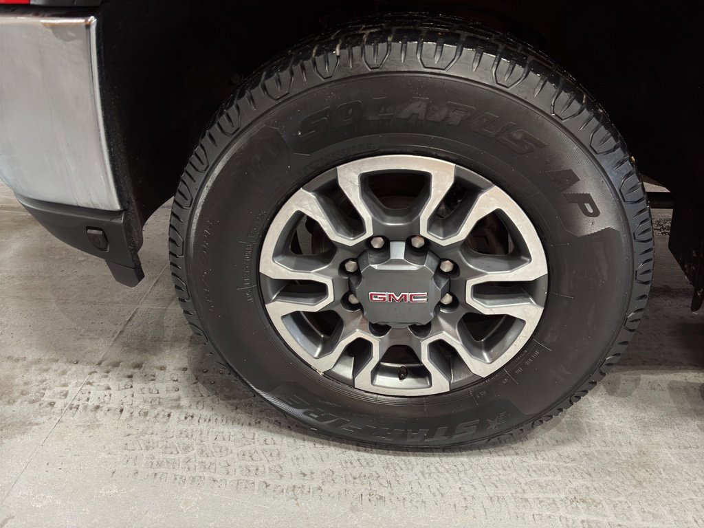 Used 2023 GMC Sierra 3500 SLT w/ SLT Convenience Package image 9