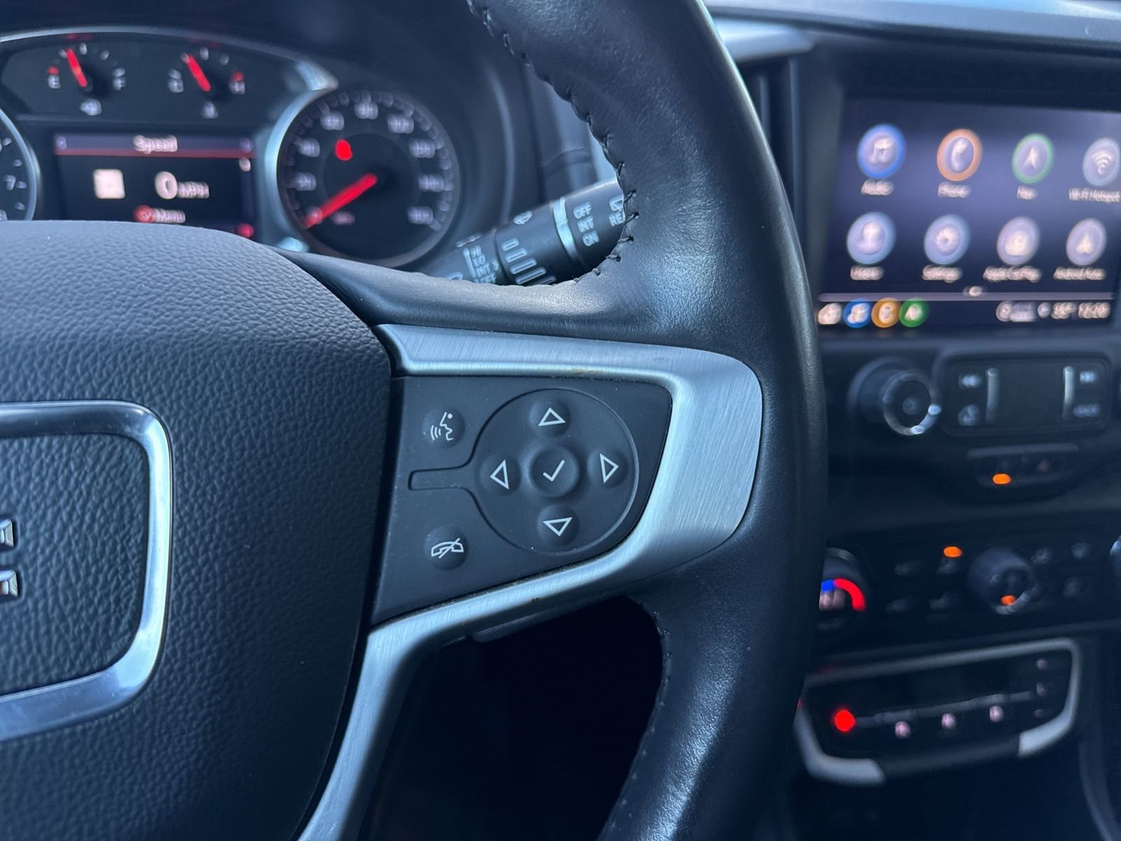 Used 2022 GMC Terrain SLT w/ Infotainment Package II image 32