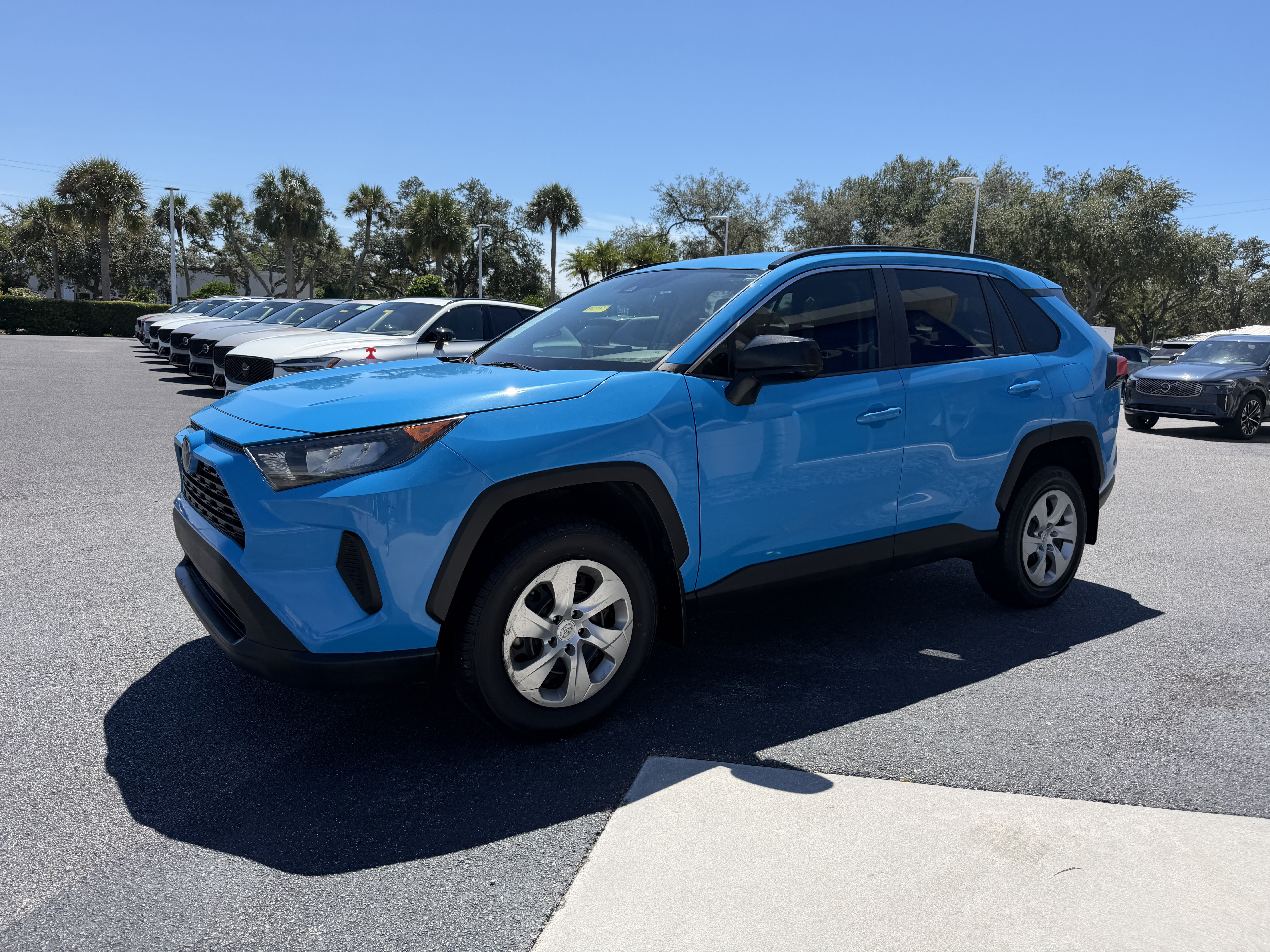 Used 2020 Toyota RAV4 LE FWD image 7