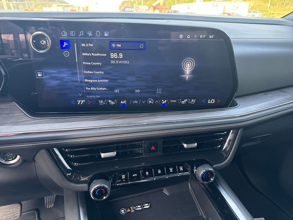 Used 2025 Chevrolet Suburban Premier AWD/4WD image 12