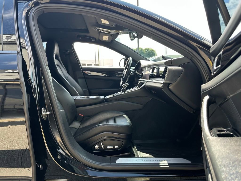Used 2019 Porsche Panamera image 42