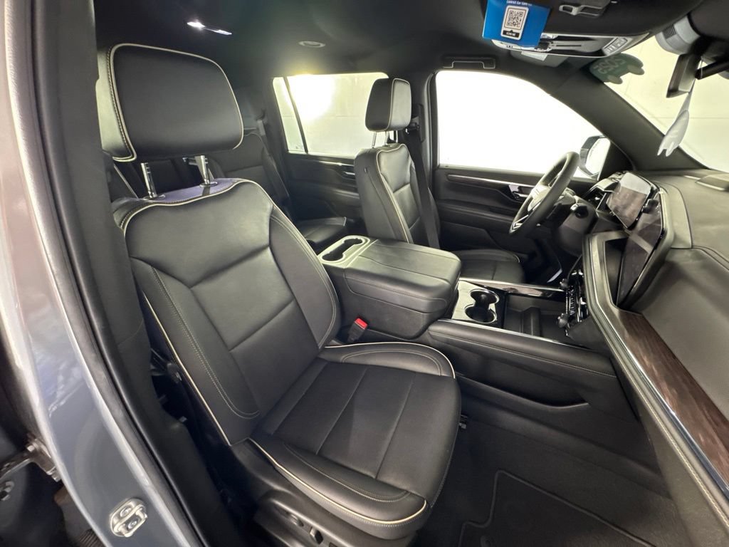 Certified 2025 Chevrolet Suburban Premier AWD/4WD image 39