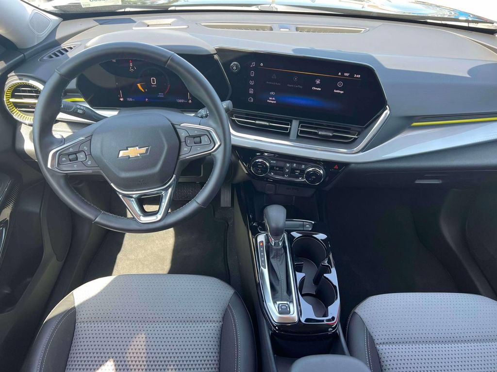 Used 2024 Chevrolet Trax LT w/ Driver Confidence Package FWD image 13