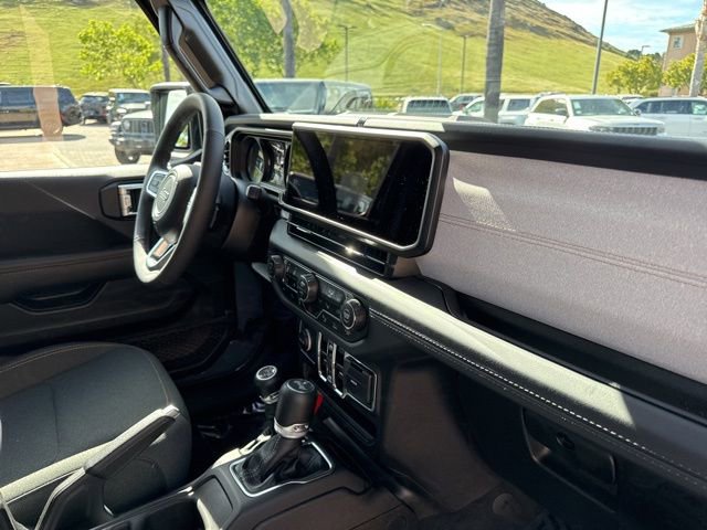 Used 2025 Jeep Wrangler Unlimited Sahara w/ Safety Group image 13