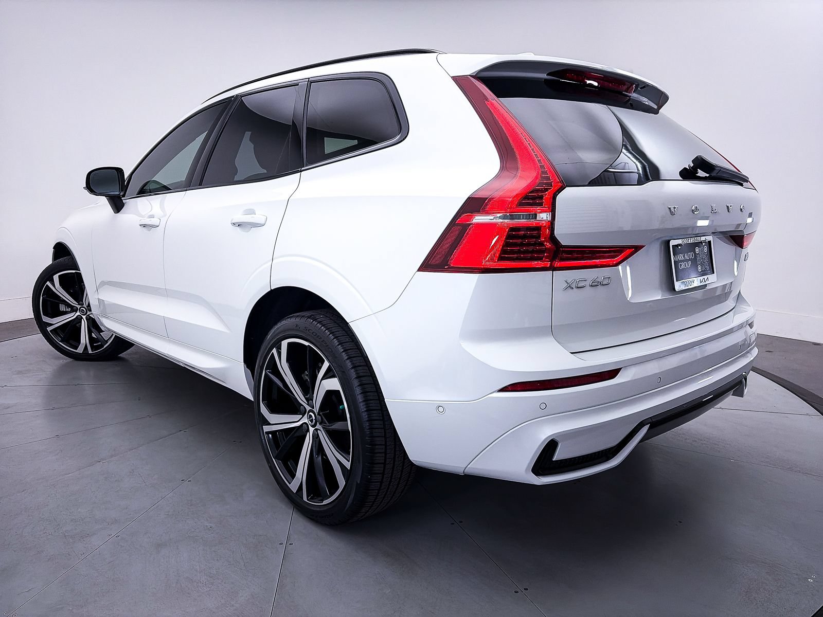 Used 2023 Volvo XC60 B5 Ultimate w/ Protection Package AWD/4WD image 24