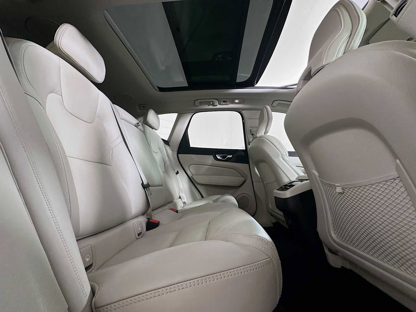Used 2023 Volvo XC60 B5 Ultimate w/ Climate Package FWD image 26