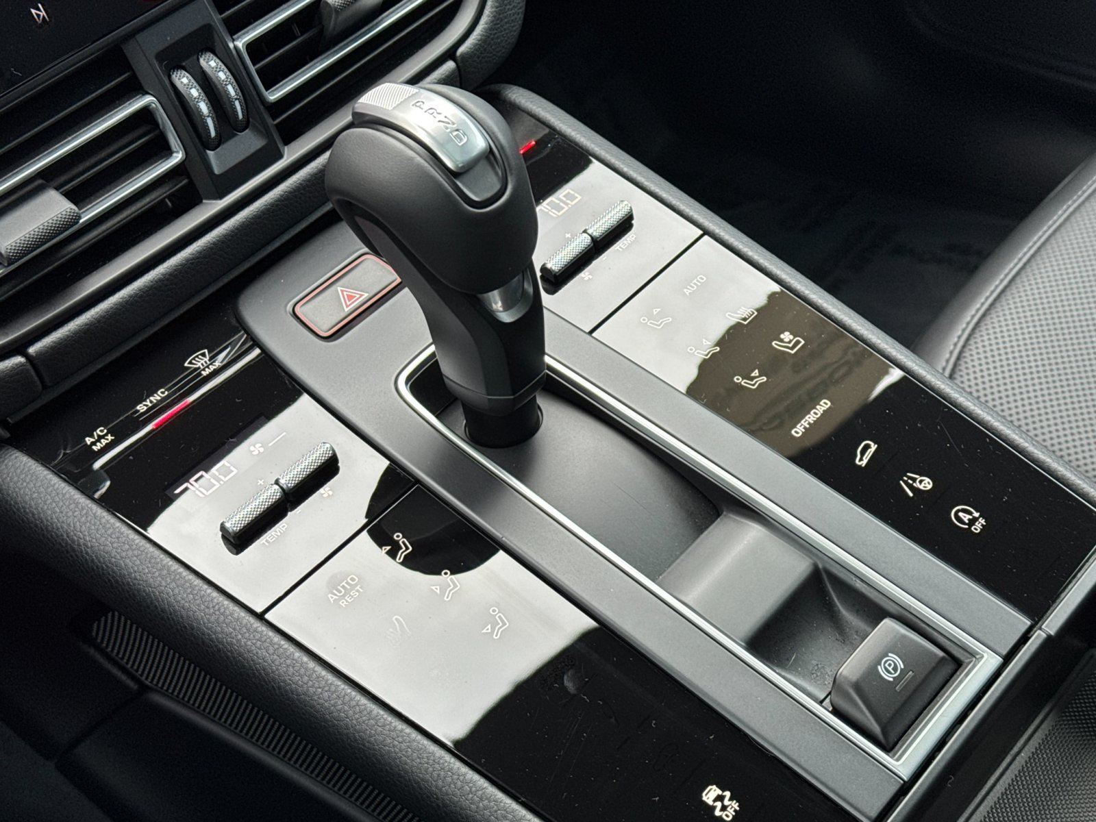 Certified 2026 Porsche Macan AWD/4WD image 25