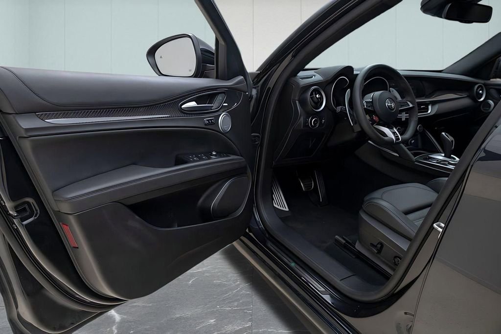 Used 2023 Alfa Romeo Stelvio Quadrifoglio AWD/4WD image 22