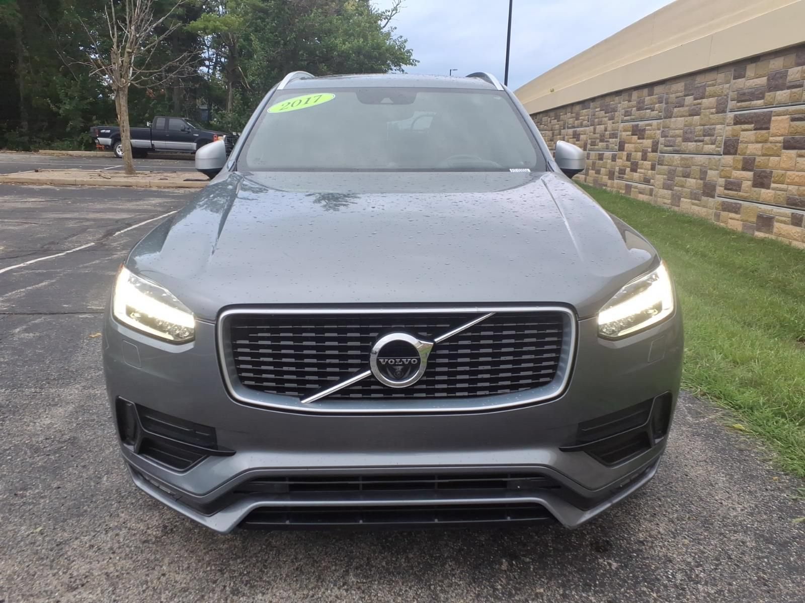 Used 2017 Volvo XC90 T6 R-Design w/ Vision Package AWD/4WD image 3