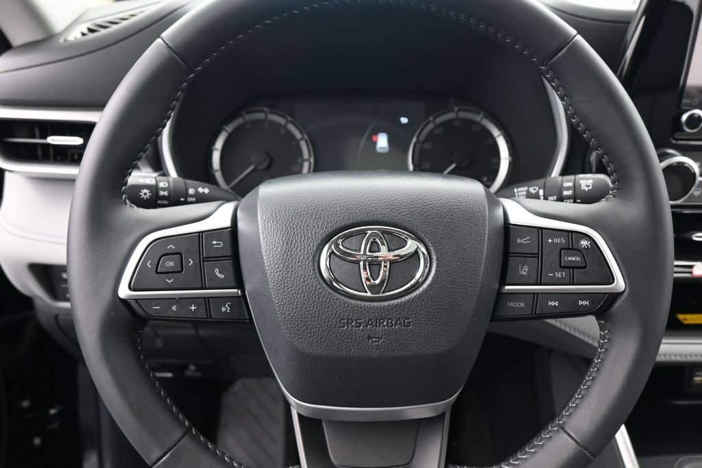 Used 2026 Toyota Highlander XLE AWD/4WD image 16