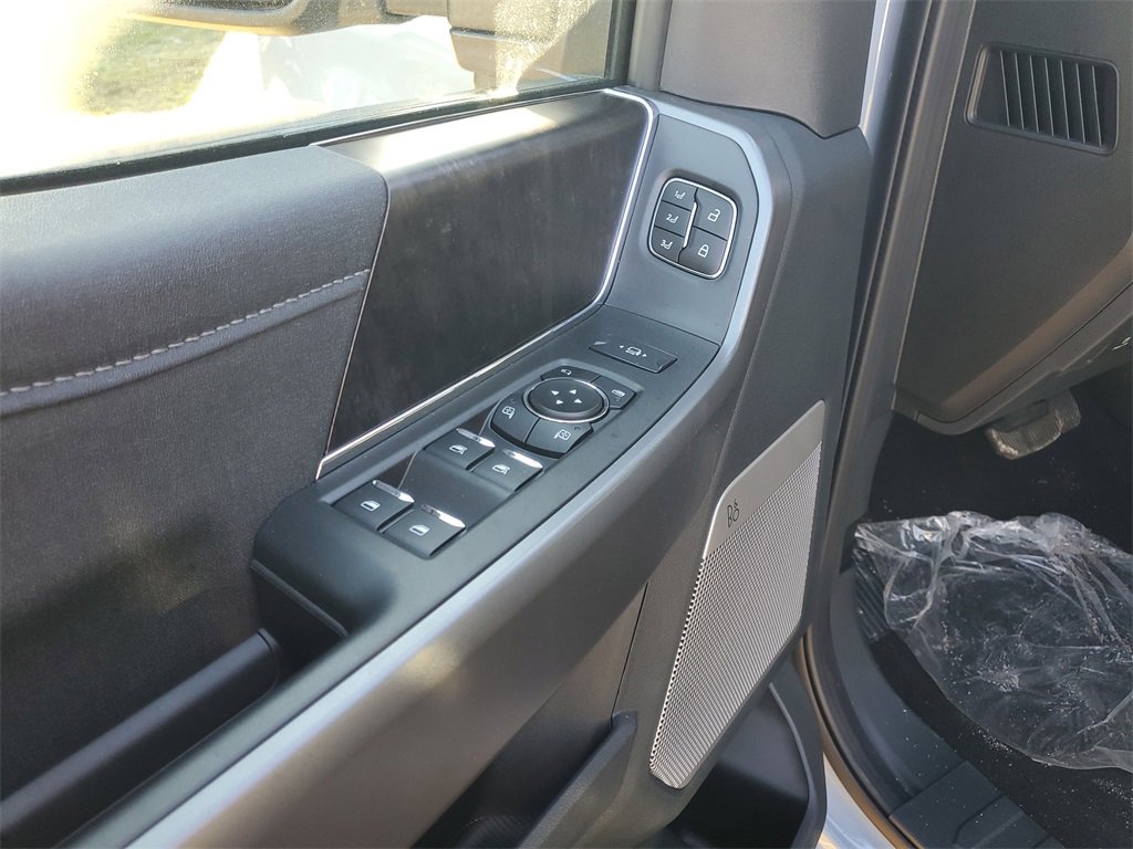 New 2025 Ford F250 Lariat w/ Lariat Ultimate Package image 6