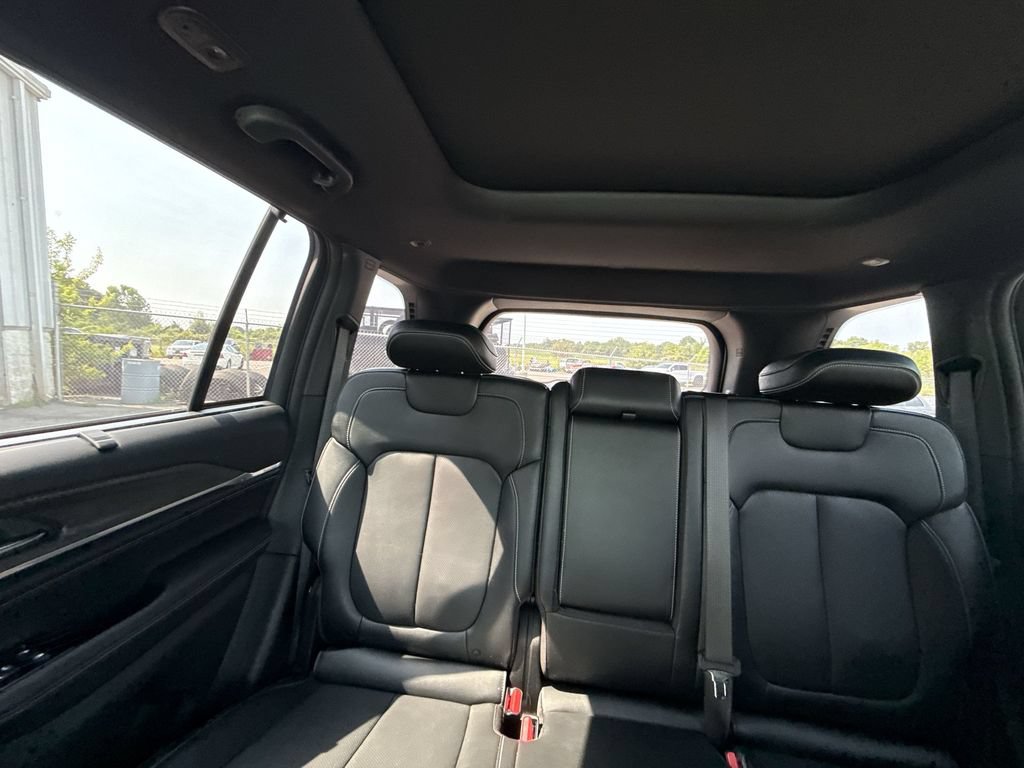 Used 2023 Jeep Grand Cherokee Overland w/ Luxury Tech Group IV RWD image 11