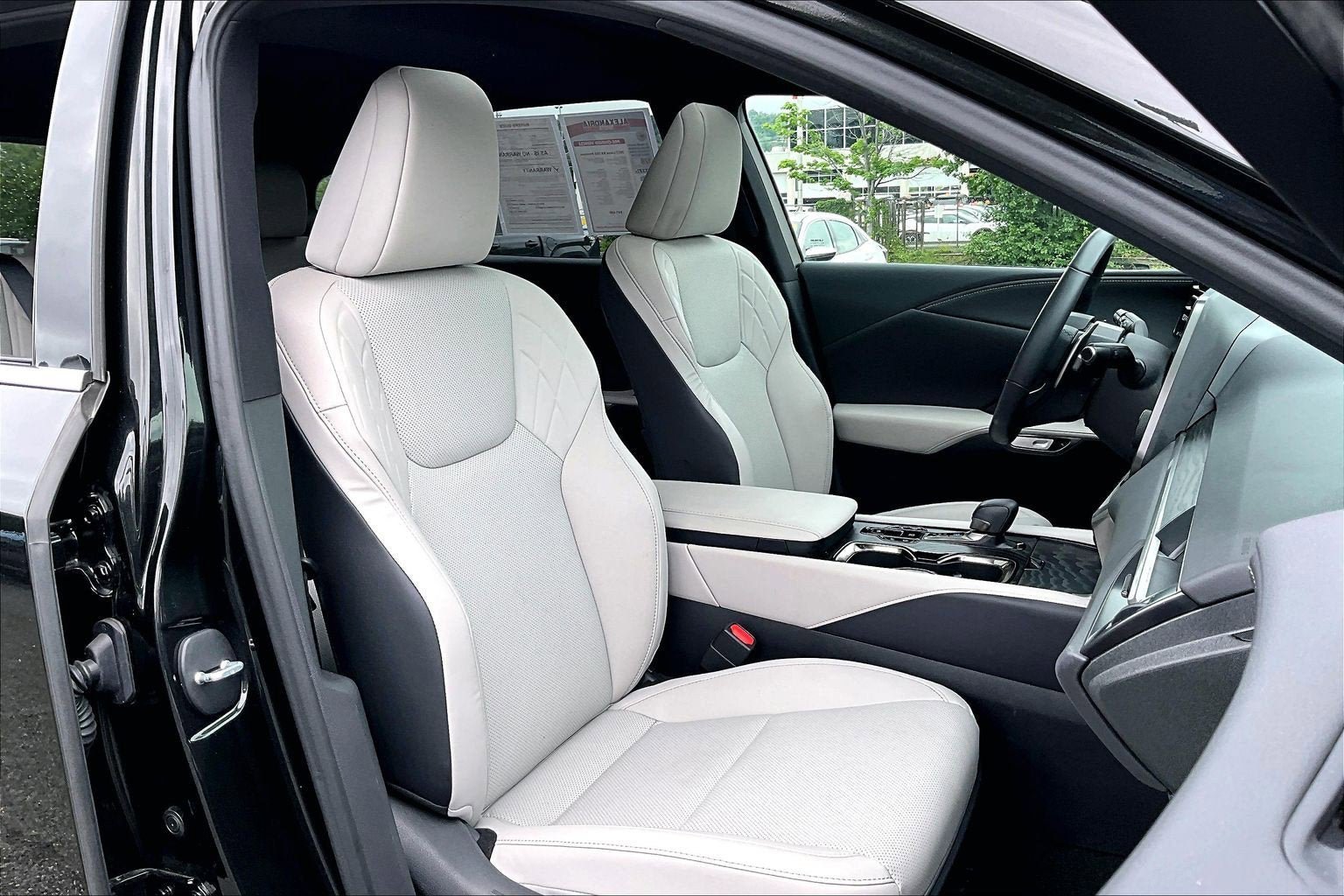 Used 2023 Lexus RX 350 Premium w/ Accessory Package AWD/4WD image 7