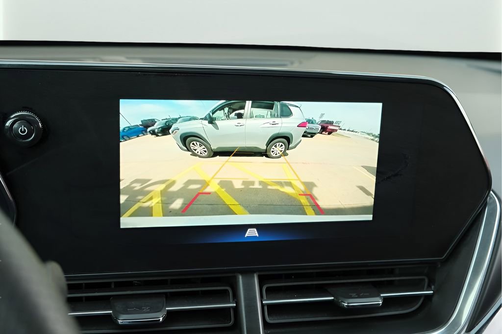 Used 2025 Chevrolet Trax RS w/ Sunroof Package FWD image 18