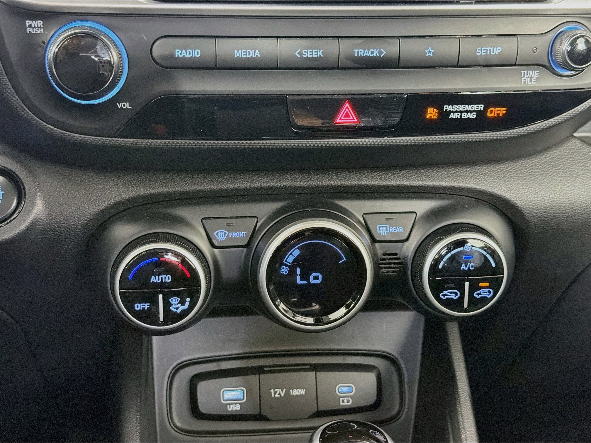 Used 2025 Hyundai Venue SEL FWD image 23