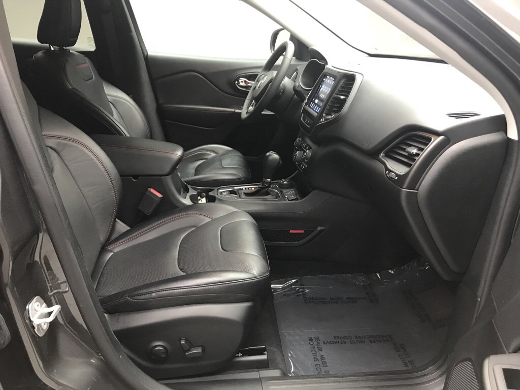 Used 2022 Jeep Cherokee Trailhawk w/ Premium Leather Package image 18