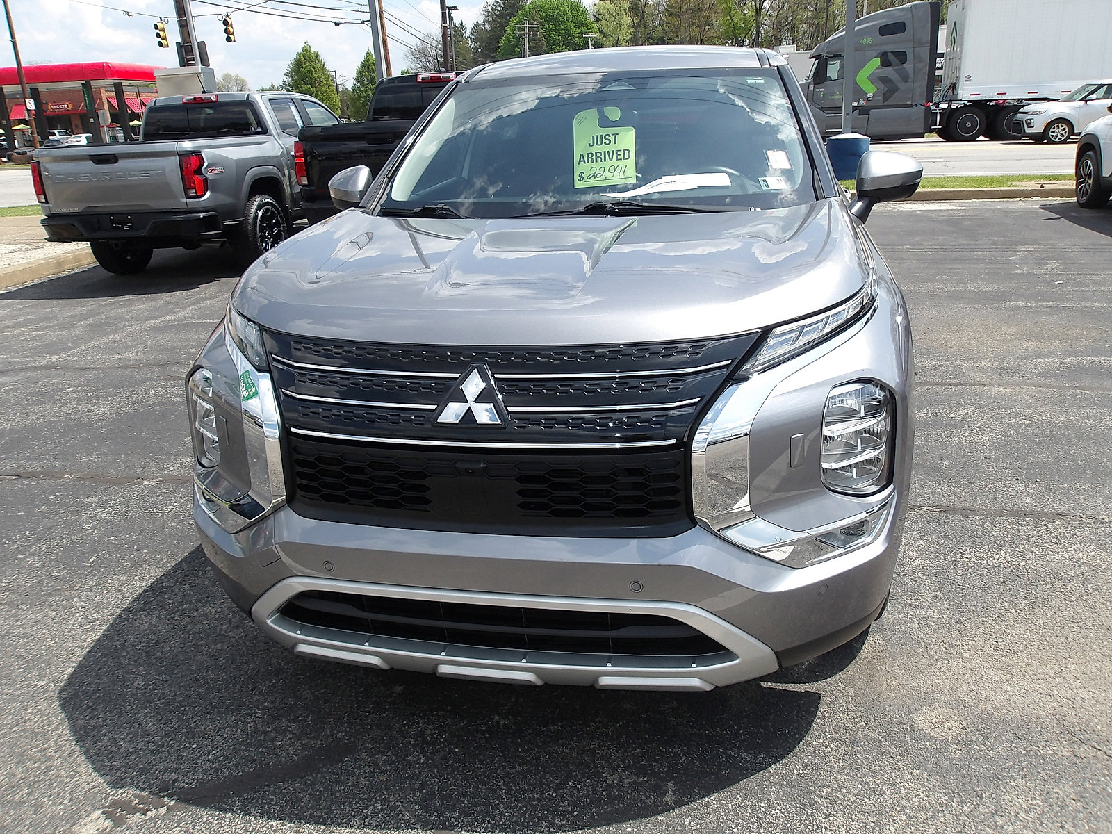 Used 2022 Mitsubishi Outlander SE AWD/4WD image 2