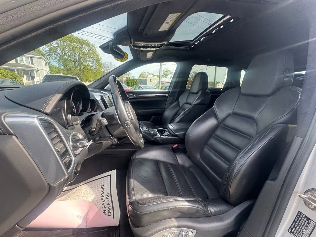 Used 2011 Porsche Cayenne Turbo AWD/4WD image 32