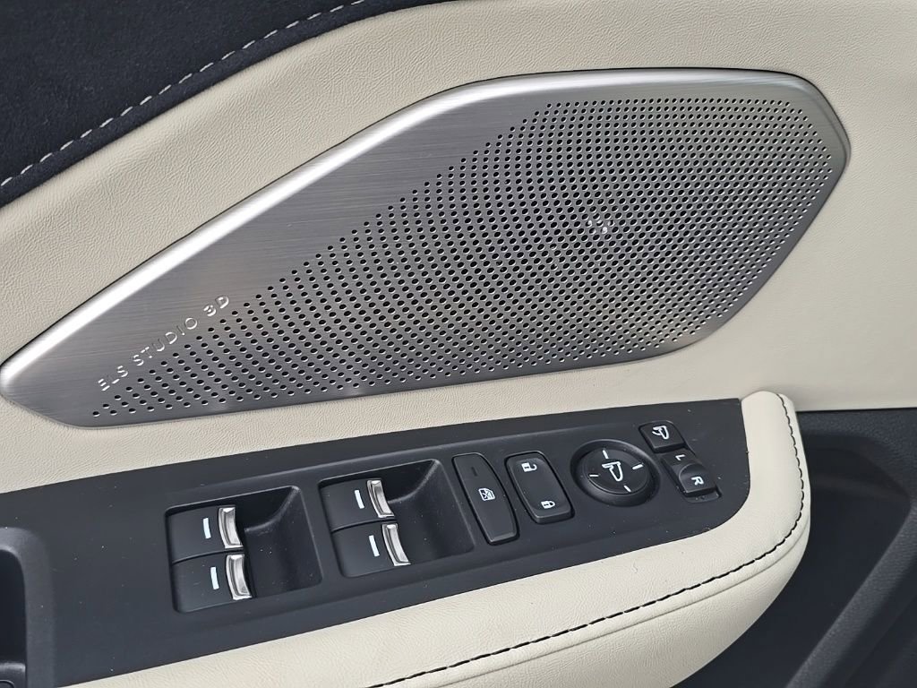 Used 2025 Acura RDX A-Spec image 16