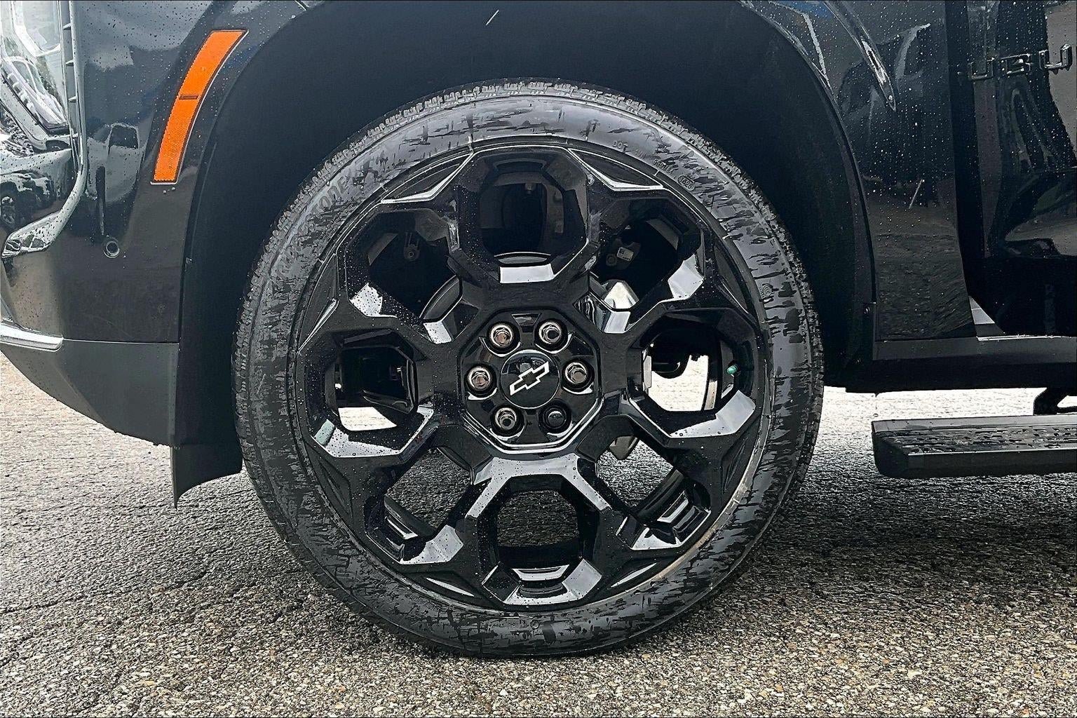 New 2026 Chevrolet Suburban High Country AWD/4WD image 12