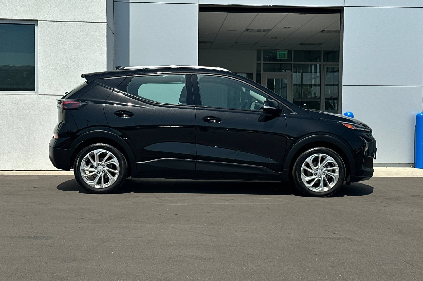 Used 2023 Chevrolet Bolt EUV LT FWD image 3