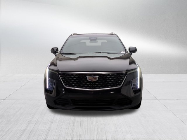 Certified 2024 Cadillac XT4 Luxury w/ Cold Weather Package AWD/4WD image 2