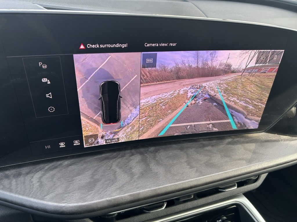 Used 2025 Audi Q5 Premium w/ Convenience Package image 17