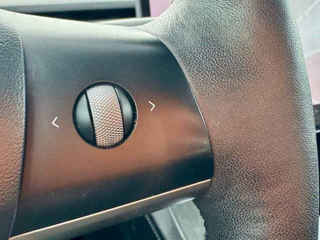 Used 2021 Tesla Model Y Long Range image 25