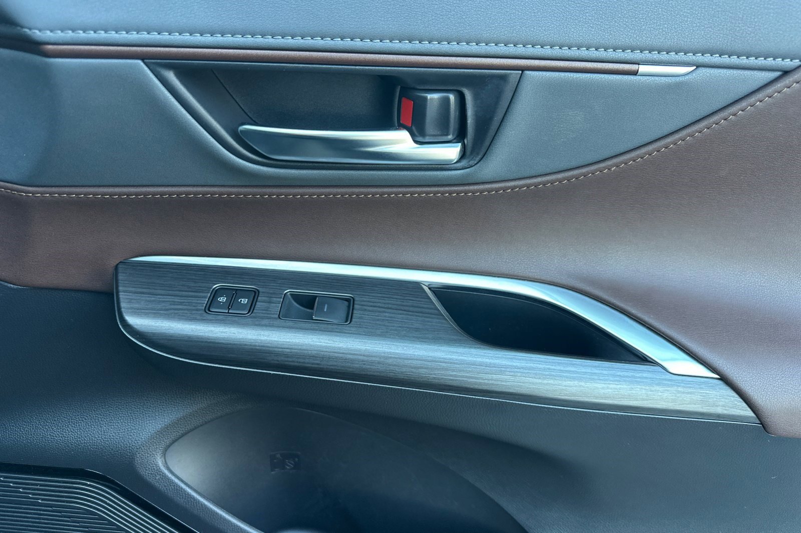 Used 2023 Toyota Venza Limited image 22